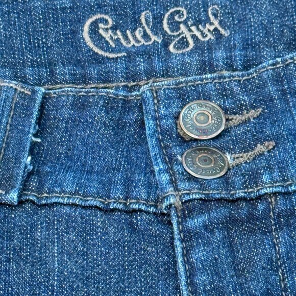 Cruel Girl Women's Midrise Dark Wash Cuffed Western Capri Jeans (5) - Picture 4 of 9